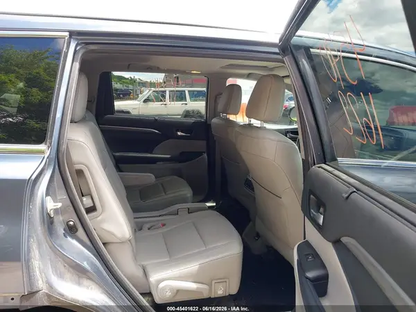 5TDDZRFH7JS809759 2018 TOYOTA HIGHLANDER - Image 8
