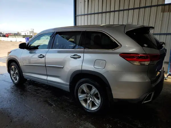 5TDDZRFH7JS812287 2018 TOYOTA HIGHLANDER - Image 2