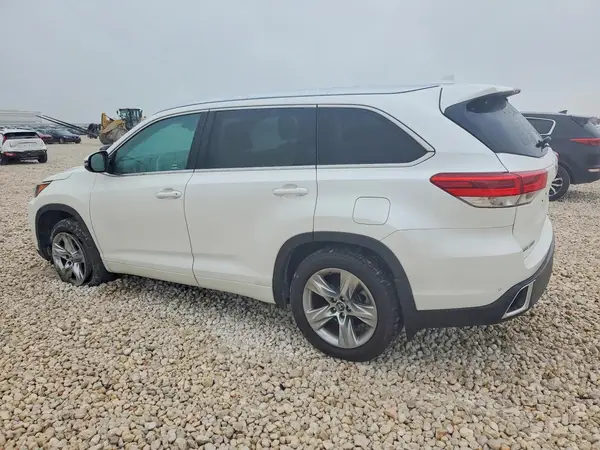 5TDDZRFH7JS821880 2018 TOYOTA HIGHLANDER - Image 2