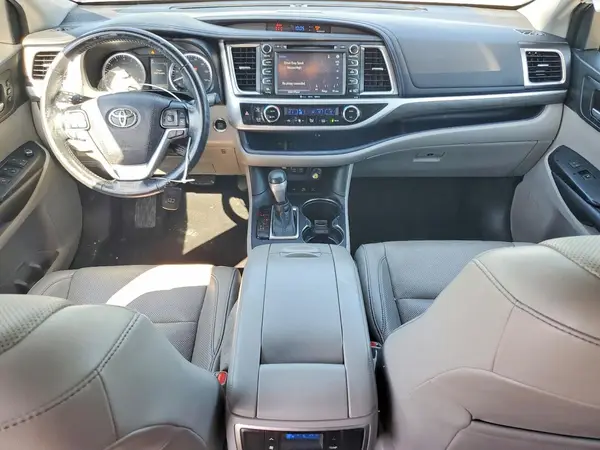 5TDDZRFH7JS821880 2018 TOYOTA HIGHLANDER - Image 8