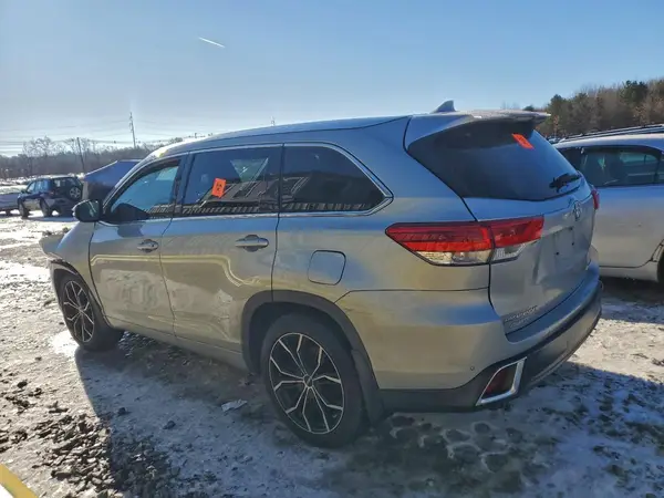 5TDDZRFH7JS824021 2018 TOYOTA HIGHLANDER - Image 2