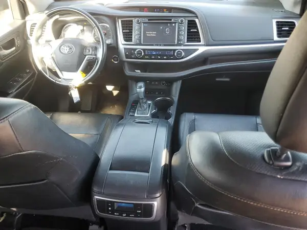 5TDDZRFH7JS827257 2018 TOYOTA HIGHLANDER - Image 8