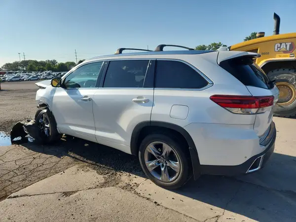 5TDDZRFH7JS834984 2018 TOYOTA HIGHLANDER - Image 2