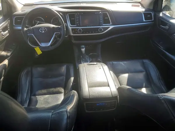 5TDDZRFH7JS836718 2018 TOYOTA HIGHLANDER - Image 8