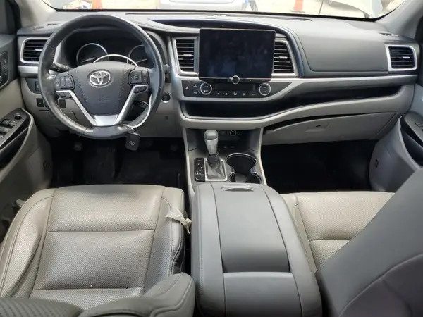 5TDDZRFH7JS841952 2018 TOYOTA HIGHLANDER - Image 8