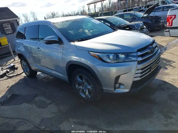 5TDDZRFH7JS853809 2018 TOYOTA HIGHLANDER - Image 1