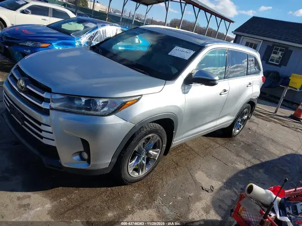 5TDDZRFH7JS853809 2018 TOYOTA HIGHLANDER - Image 2