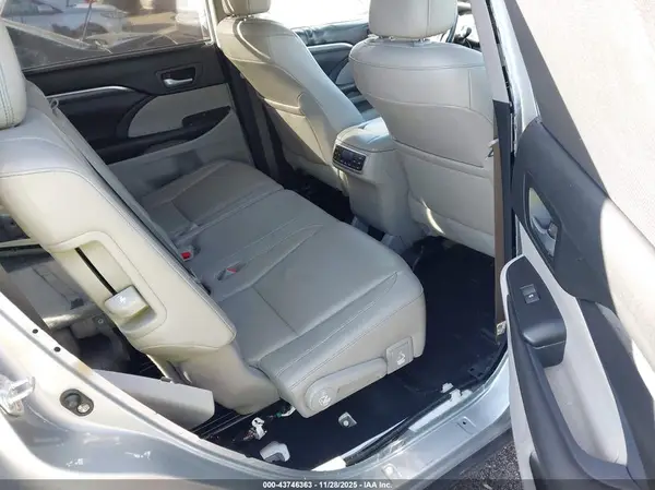 5TDDZRFH7JS853809 2018 TOYOTA HIGHLANDER - Image 8