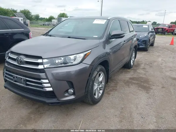5TDDZRFH7JS853860 2018 TOYOTA HIGHLANDER - Image 2