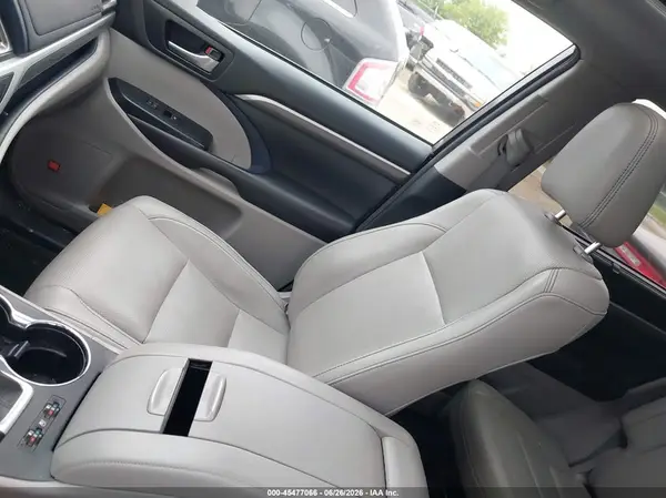 5TDDZRFH7JS853860 2018 TOYOTA HIGHLANDER - Image 8