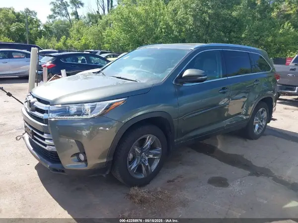 5TDDZRFH7JS855494 2018 TOYOTA HIGHLANDER - Image 2