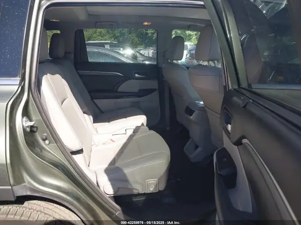5TDDZRFH7JS855494 2018 TOYOTA HIGHLANDER - Image 8
