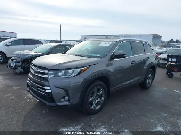 5TDDZRFH7JS865491 2018 TOYOTA HIGHLANDER - Image 2