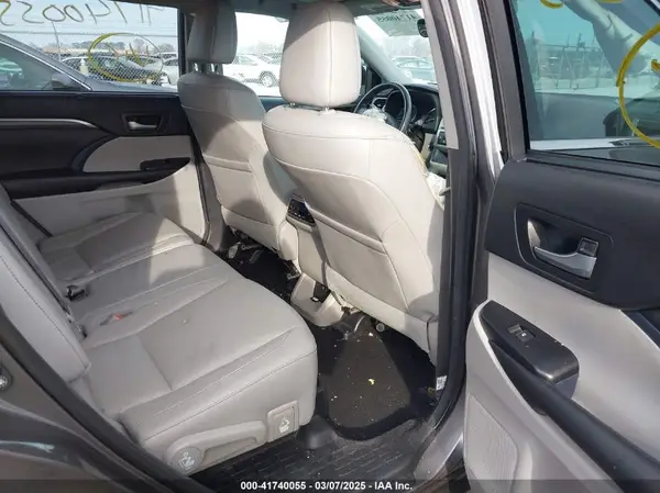 5TDDZRFH7JS865491 2018 TOYOTA HIGHLANDER - Image 8