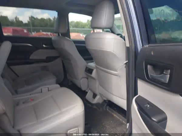 5TDDZRFH7JS866950 2018 TOYOTA HIGHLANDER - Image 8