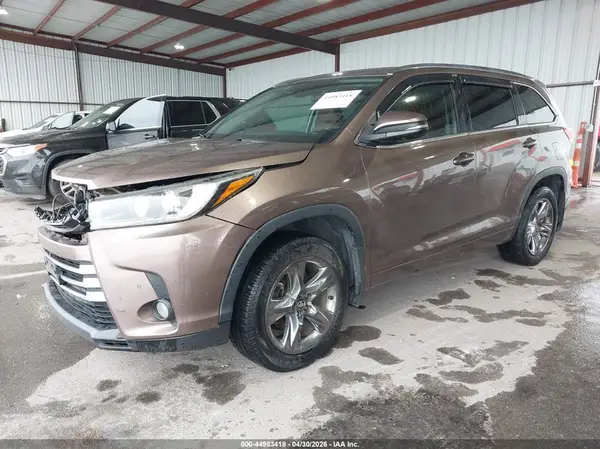 5TDDZRFH7JS885644 2018 TOYOTA HIGHLANDER - Image 2