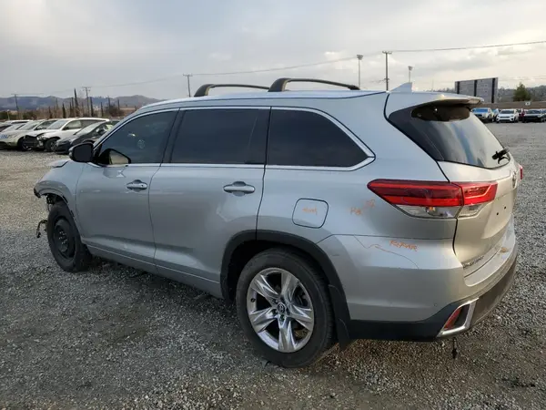 5TDDZRFH7JS890665 2018 TOYOTA HIGHLANDER - Image 2