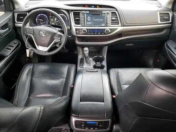 5TDDZRFH7JS890665 2018 TOYOTA HIGHLANDER - Image 8