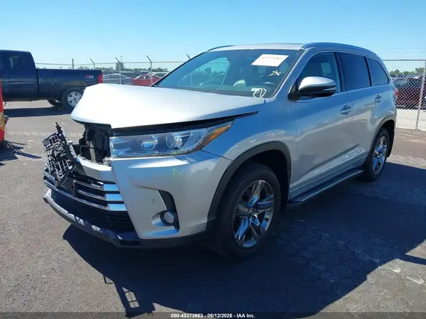 5TDDZRFH7JS896353 2018 TOYOTA HIGHLANDER - Image 2