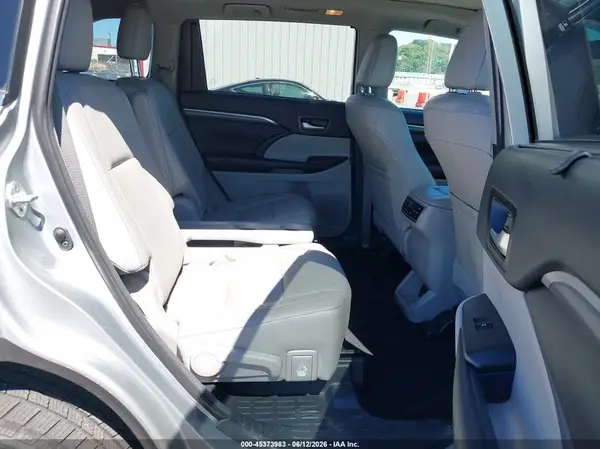 5TDDZRFH7JS896353 2018 TOYOTA HIGHLANDER - Image 8