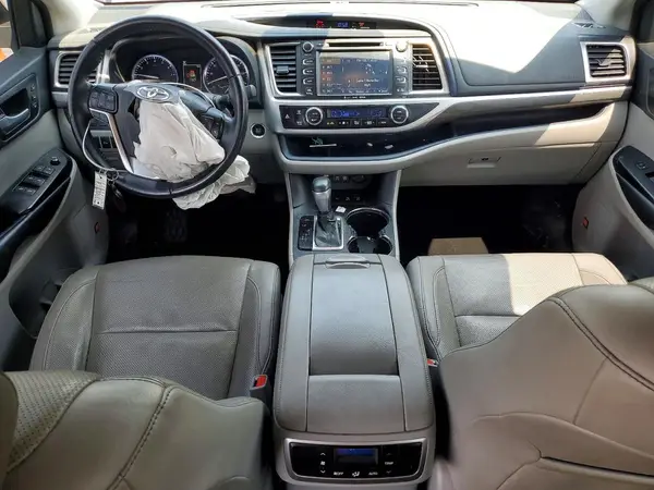 5TDDZRFH7JS911675 2018 TOYOTA HIGHLANDER - Image 8