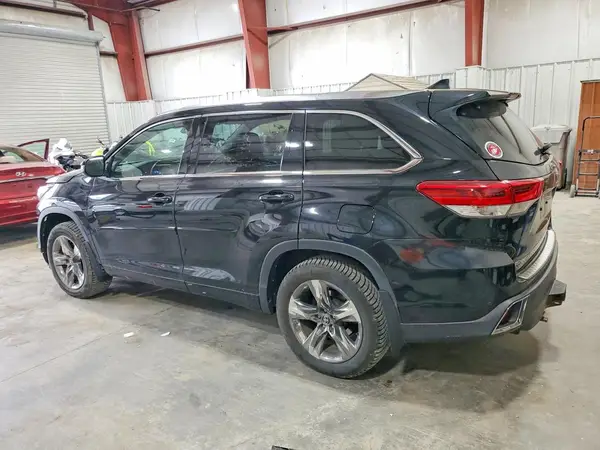 5TDDZRFH7JS912812 2018 TOYOTA HIGHLANDER - Image 2