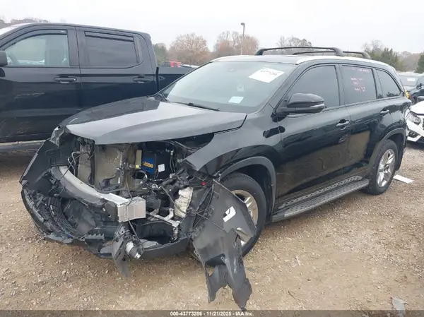 5TDDZRFH7JS914169 2018 TOYOTA HIGHLANDER - Image 2