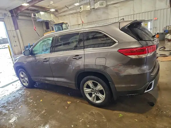 5TDDZRFH7KS702132 2019 TOYOTA HIGHLANDER - Image 2