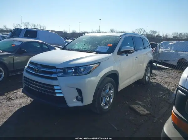 5TDDZRFH7KS710229 2019 TOYOTA HIGHLANDER - Image 2