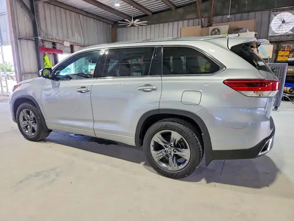 5TDDZRFH7KS737494 2019 TOYOTA HIGHLANDER - Image 2