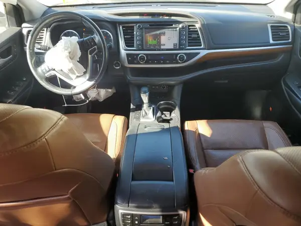 5TDDZRFH7KS920877 2019 TOYOTA HIGHLANDER - Image 8