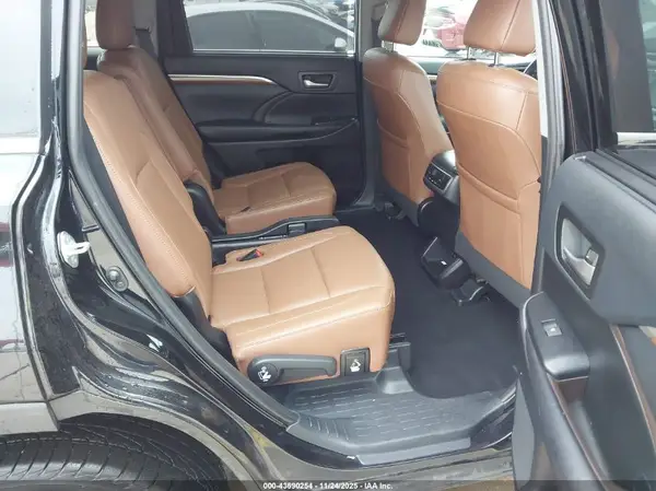 5TDDZRFH7KS927571 2019 TOYOTA HIGHLANDER - Image 8