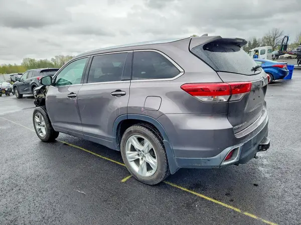 5TDDZRFH7KS961915 2019 TOYOTA HIGHLANDER - Image 2