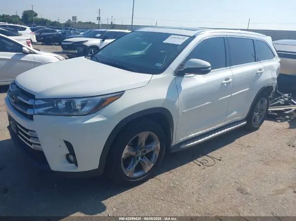 5TDDZRFH7KS976625 2019 TOYOTA HIGHLANDER - Image 2