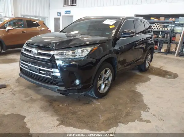 5TDDZRFH7KS999886 2019 TOYOTA HIGHLANDER - Image 2