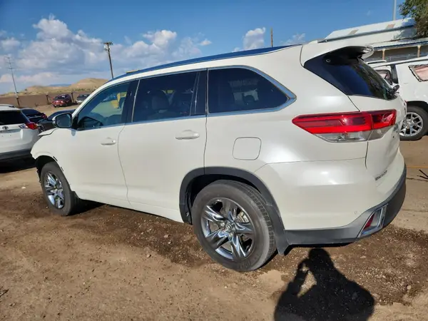 5TDDZRFH8HS368881 2017 TOYOTA HIGHLANDER - Image 2