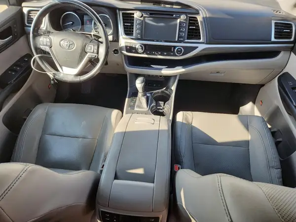 5TDDZRFH8HS368881 2017 TOYOTA HIGHLANDER - Image 8