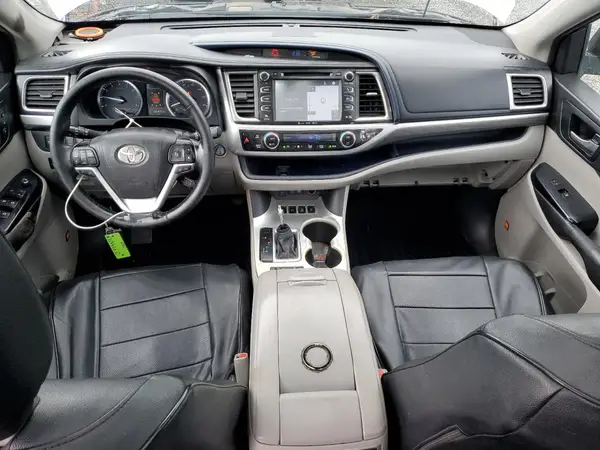 5TDDZRFH8HS370520 2017 TOYOTA HIGHLANDER - Image 8