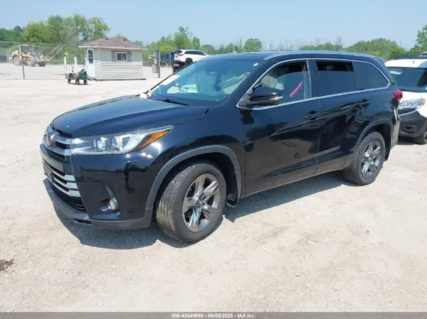 5TDDZRFH8HS374180 2017 TOYOTA HIGHLANDER - Image 2