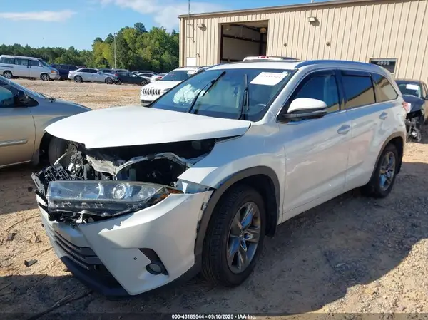 5TDDZRFH8HS379573 2017 TOYOTA HIGHLANDER - Image 2