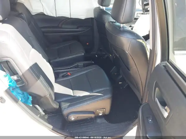 5TDDZRFH8HS379573 2017 TOYOTA HIGHLANDER - Image 8