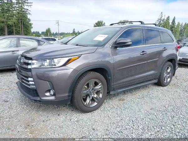 5TDDZRFH8HS380934 2017 TOYOTA HIGHLANDER - Image 2
