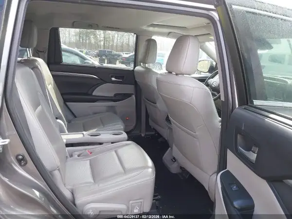 5TDDZRFH8HS386684 2017 TOYOTA HIGHLANDER - Image 8