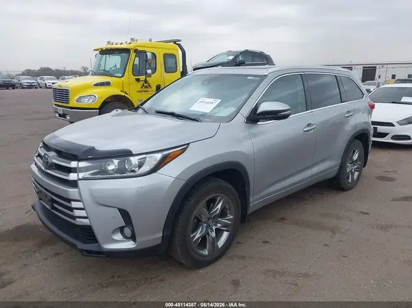5TDDZRFH8HS391738 2017 TOYOTA HIGHLANDER - Image 2