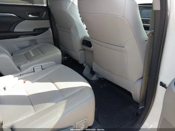 5TDDZRFH8HS395613 2017 TOYOTA HIGHLANDER - Image 8