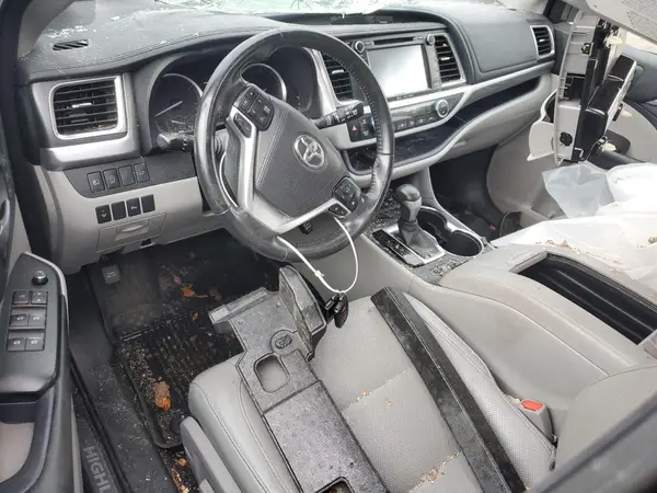 5TDDZRFH8HS420056 2017 TOYOTA HIGHLANDER - Image 8