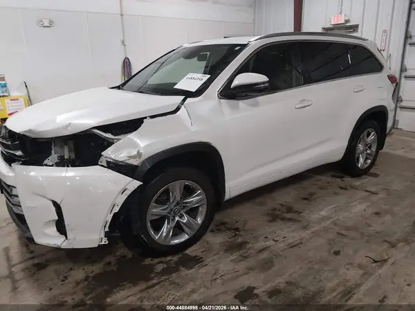 5TDDZRFH8HS428187 2017 TOYOTA HIGHLANDER - Image 2