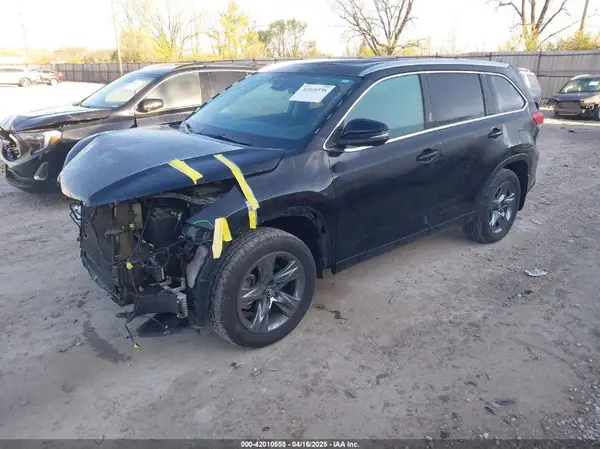 5TDDZRFH8HS429856 2017 TOYOTA HIGHLANDER - Image 2