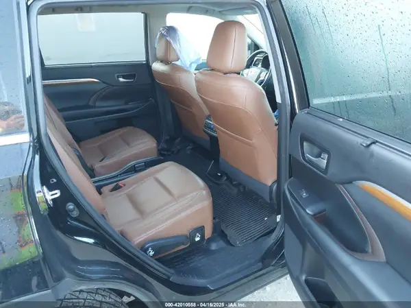 5TDDZRFH8HS429856 2017 TOYOTA HIGHLANDER - Image 8