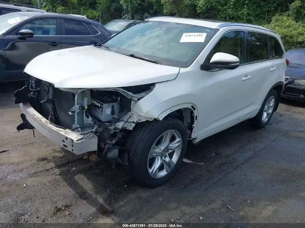 5TDDZRFH8HS436984 2017 TOYOTA HIGHLANDER - Image 2